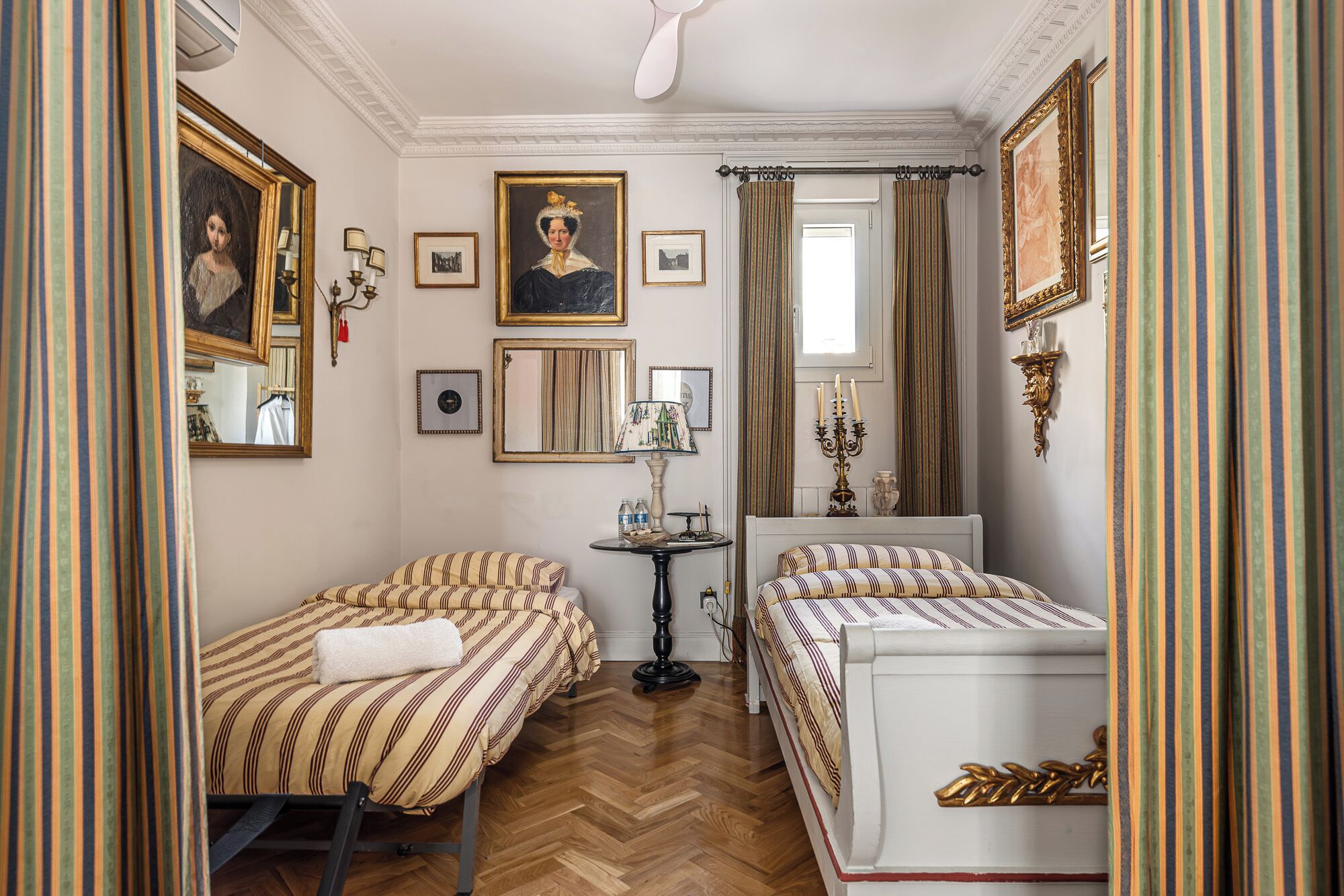 1 chambre, fer et planche à repasser, Wi-Fi, literie fournie