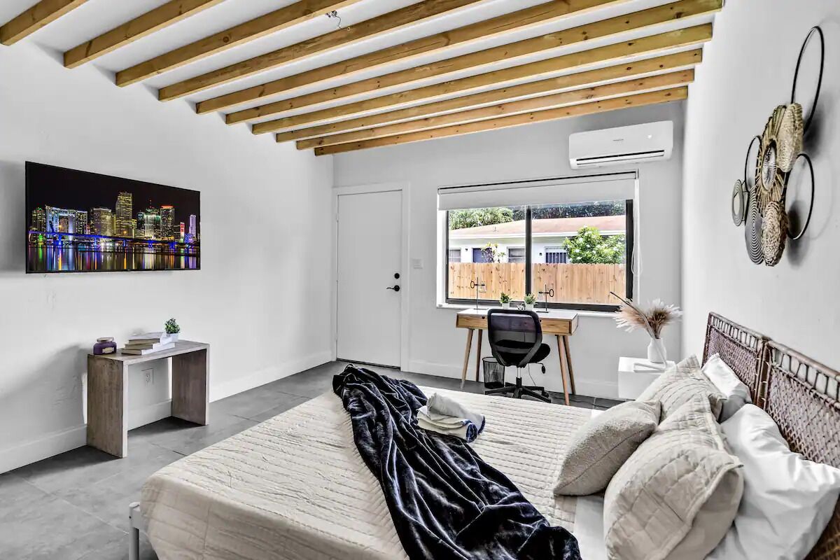 Iron/ironing board, free WiFi, bed sheets