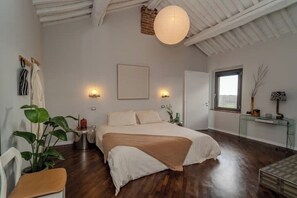 8 chambres, fer et planche à repasser, Wi-Fi, draps fournis