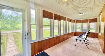 Winter family getaway 3-bedroom house with WiFi, Radiant heat Lots of snow ski