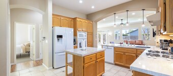 Midterm Rental 30 days Cozy 3BR House Family Friendly Lovely Backyard Fast WiFi