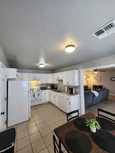 Cozy Retreat - Family & Pet Friendly Near Ft. Sill