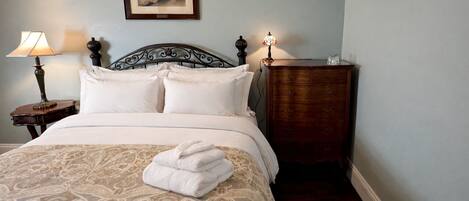 Junior Suite, City View | Laptop workspace, blackout drapes, iron/ironing board, free WiFi