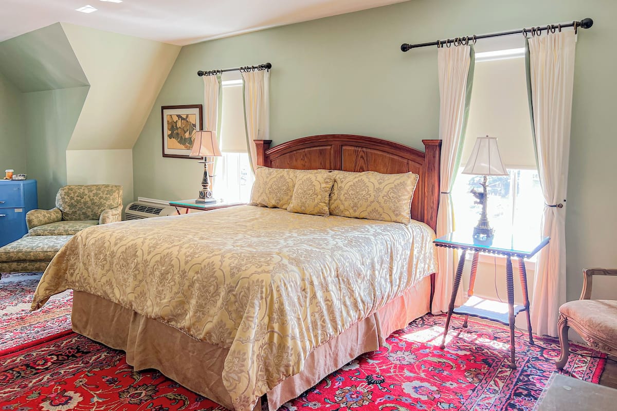 Junior Suite, City View | Laptop workspace, blackout drapes, iron/ironing board, free WiFi