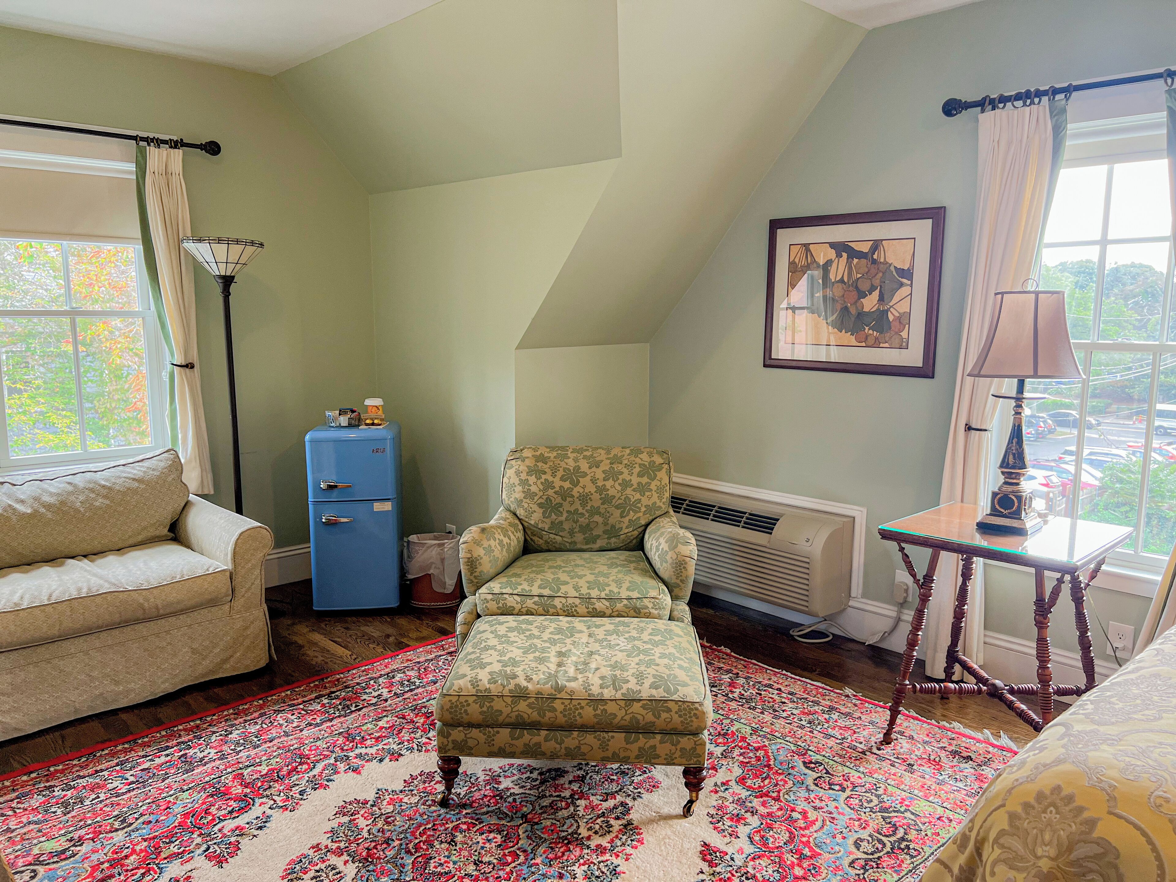 Junior Suite, City View | Living area