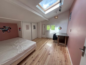 7 habitaciones, tabla de planchar con plancha y wifi