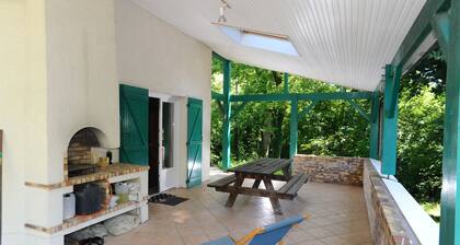 Quiet 7-bedroom family home on the river