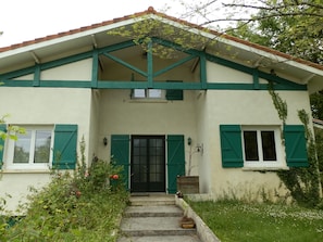 Exterior - Quiet 7-bedroom family home by the river (Léognan)