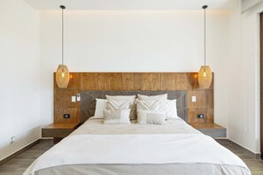 4 chambres, coffres-forts dans les chambres, bureau