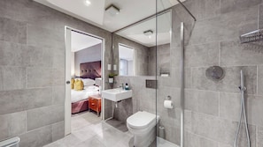 Hair dryer, towels - Experience Luxury Living at Blythswood Apartments, West George Street, Glasgow. (Glasgow)