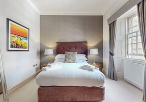 1 chambre, fer et planche à repasser, lit parapluie, Wi-Fi gratuit