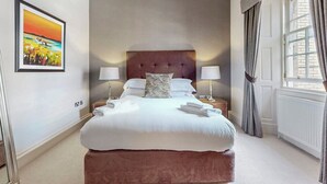 1 bedroom, iron/ironing board, travel cot, free WiFi - Experience Luxury Living at Blythswood Apartments, West George Street, Glasgow. (Glasgow)