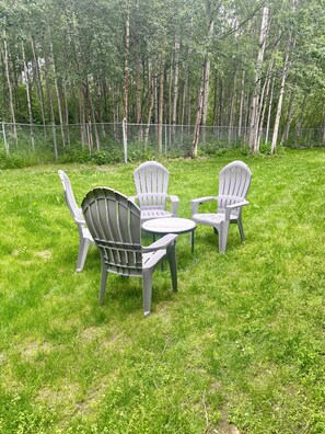 Property grounds - Peaceful 2BR Retreat- Pet-friendly, fenced yard, great location. (Wasilla)