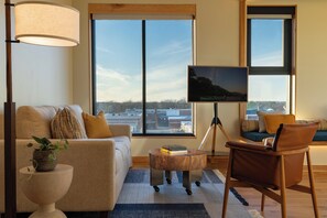 TV connectée de 43 pouces avec chaînes par câble, livres