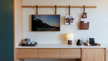 Roupas de cama premium, frigobar, cofres nos quartos, cortinas blackout