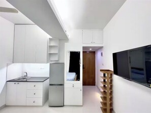 1 bedroom, iron/ironing board, WiFi, bed sheets - 250 sq.ft 3 Studio Apartment w/ Pool & Private Sauna (Dhaka)