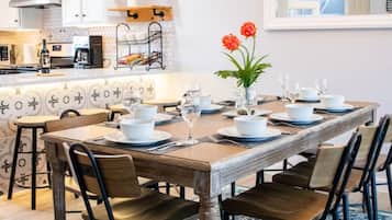 House, 5 Bedrooms, Courtyard View | Dining room