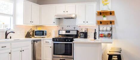 House, 5 Bedrooms, Courtyard View | Private kitchen