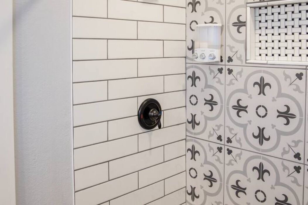 House, 5 Bedrooms, Courtyard View | Bathroom shower
