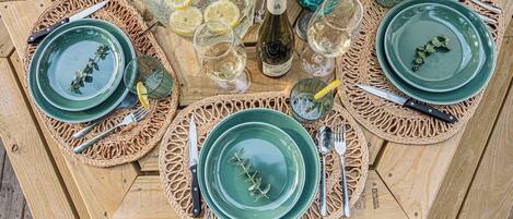 تناول الطعام بالخارج