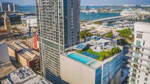A high-rise hotel with a rooftop pool and a marina in the background. - Miami downtown Amazing view rooftop pool & jacuzzi (Miami)
