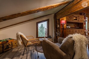 Télévision, lecteur de DVD, chaîne hi-fi