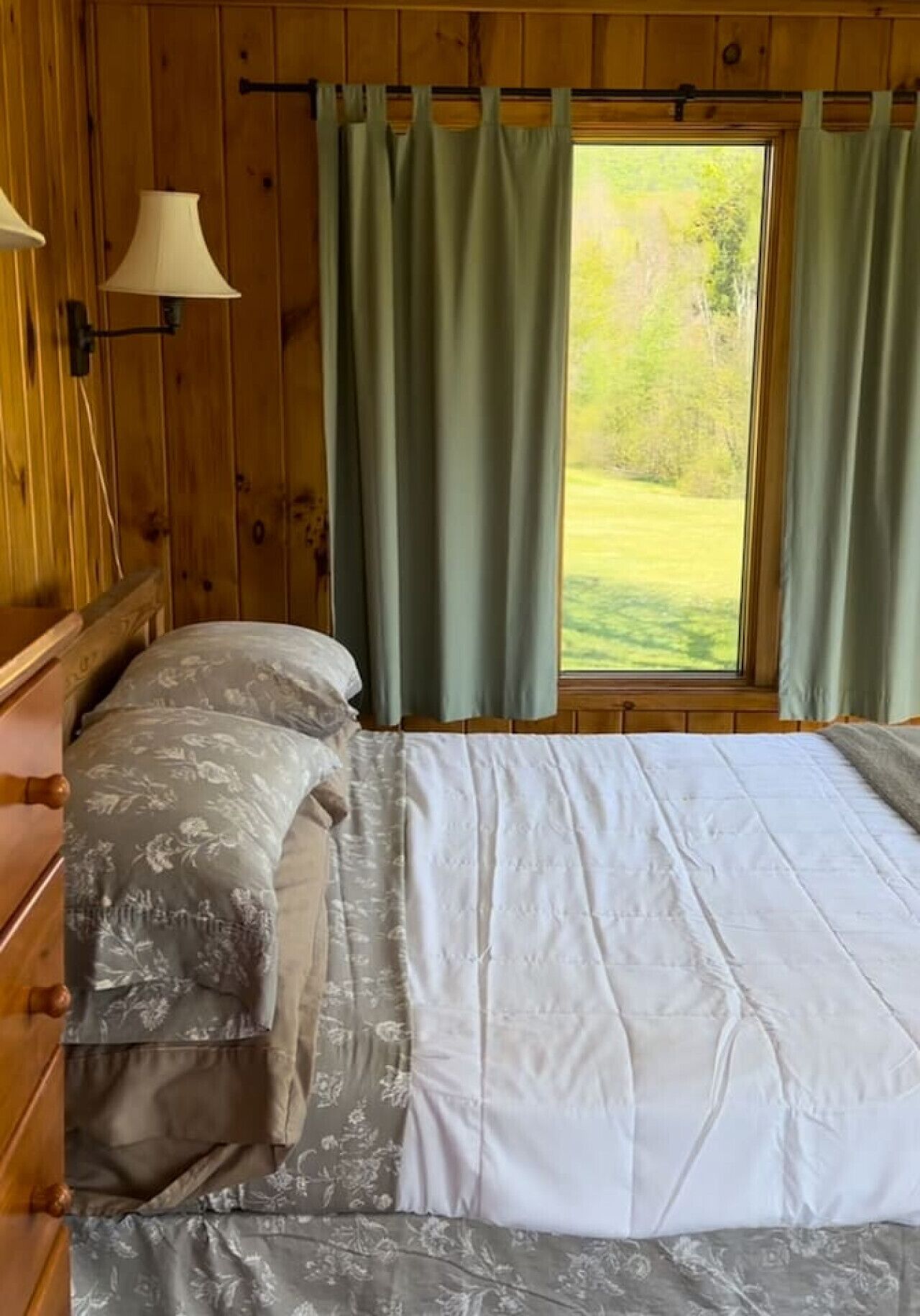 3 室のベッドルーム、デスク、WiFi、ベッドシーツ