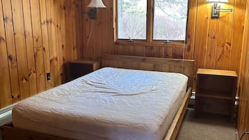 2 bedrooms, desk, WiFi