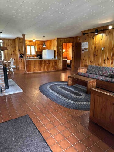Beach - Family & Pet Friendly - Adirondack Cabin