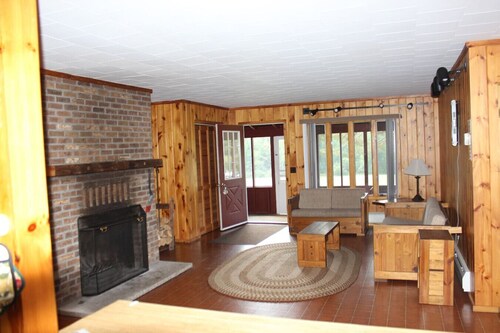 Beach - Family & Pet Friendly - Adirondack Cabin