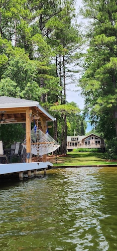 Dog friendly single-story home, Flat lot! Huge game room! 7 ft water depth!