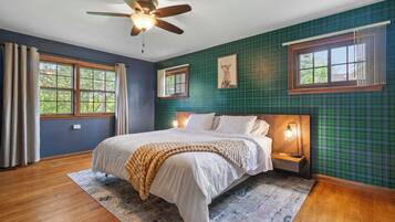 3 bedrooms, iron/ironing board, travel crib, free WiFi