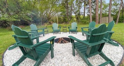 NEW OWNER SPECIAL>Cottage on 6th