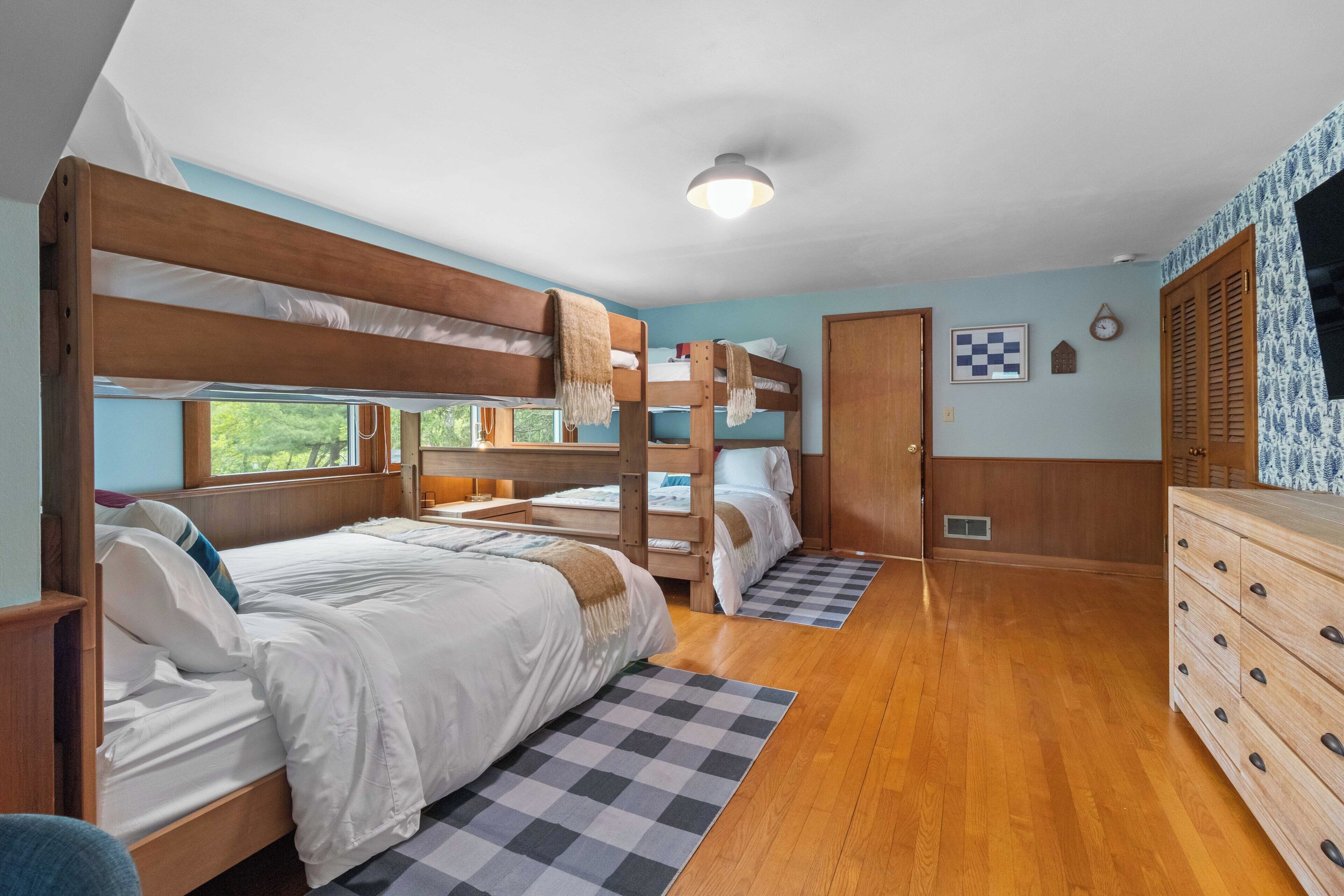 3 室のベッドルーム、アイロン / アイロン台、旅行用ベビーベッド、WiFi (無料)