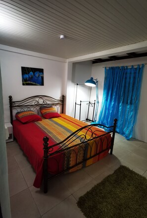 2 chambres, fer et planche à repasser, Wi-Fi, draps fournis
