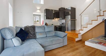 Holiday Home 'Castelos Azul' with Private Garden, Wi-Fi and Air Conditioning