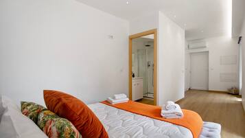 3 slaapkamers, een strijkplank/strijkijzer, gratis wifi, beddengoed