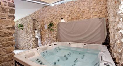 Holiday Home 'Castelos Amarelo' with Private Pool, Wi-Fi and Air Conditioning