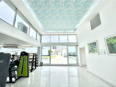 250 sqft 2 Studio Apt Pool and Sauna