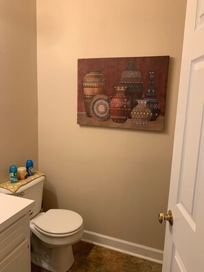 Hårføner, håndklær, såpe og toalettpapir