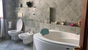 Doccia, asciugacapelli, asciugamani