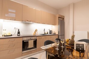 Kühlschrank, Ofen, Herdplatte, Geschirrspüler