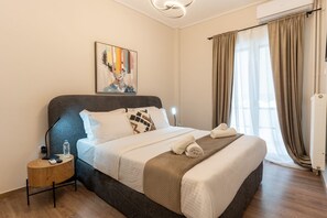 2 bedrooms, in-room safe, desk, iron/ironing board