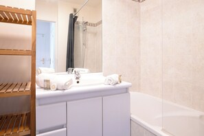 淋浴设施、吹风机、毛巾