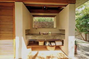Design House | Bathroom | Shower, hair dryer, towels, soap