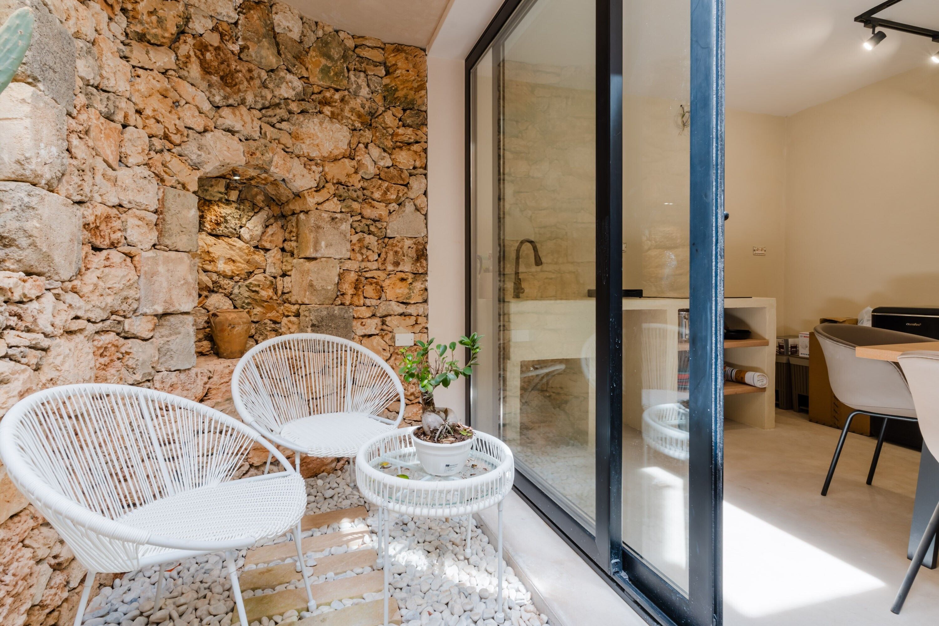 المنشأة من الداخل