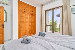 2 bedrooms, free WiFi, bed sheets