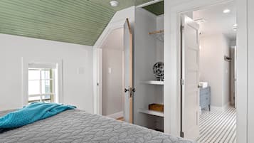 4 habitaciones, tabla de planchar con plancha y cuna de viaje