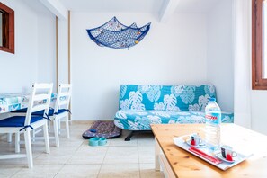 Dining - Apartment 'Los Arcos' with Shared Pool, Wi-Fi and Air Conditioning (Alcocéber)