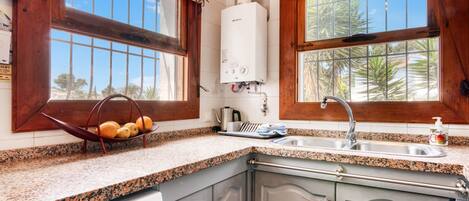 Frigorífic, microones, forn i placa de cuina